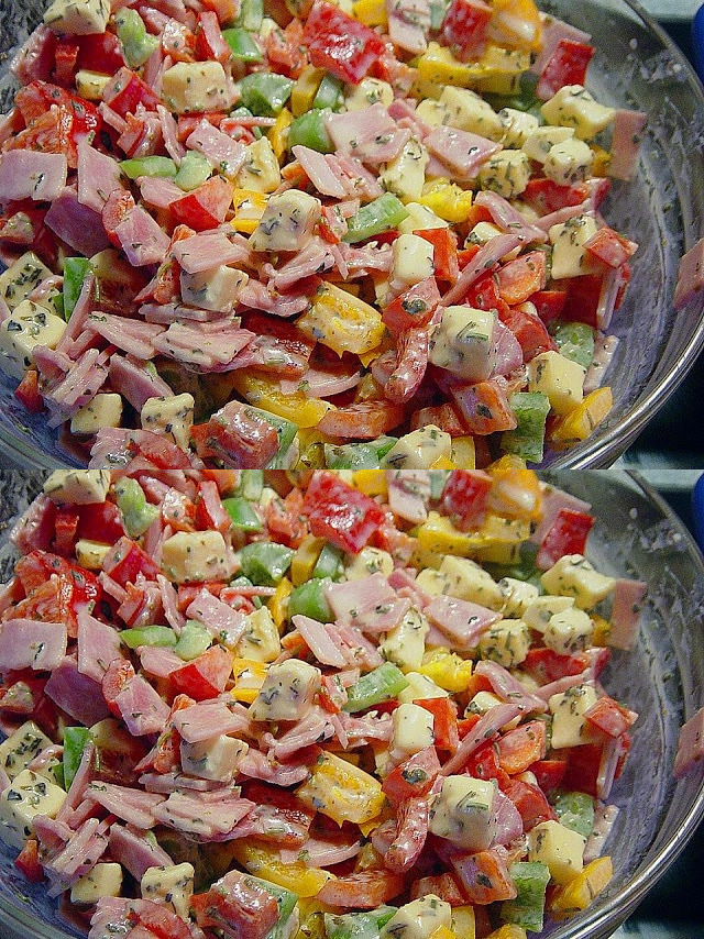 Tak moc dobré, nesmí chybět! – Šunkový salát se sýrem a paprikou