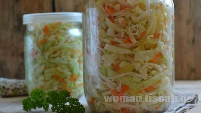 Tento recept na nakládané zelí bez zavařování vydrží i několik měsíců
