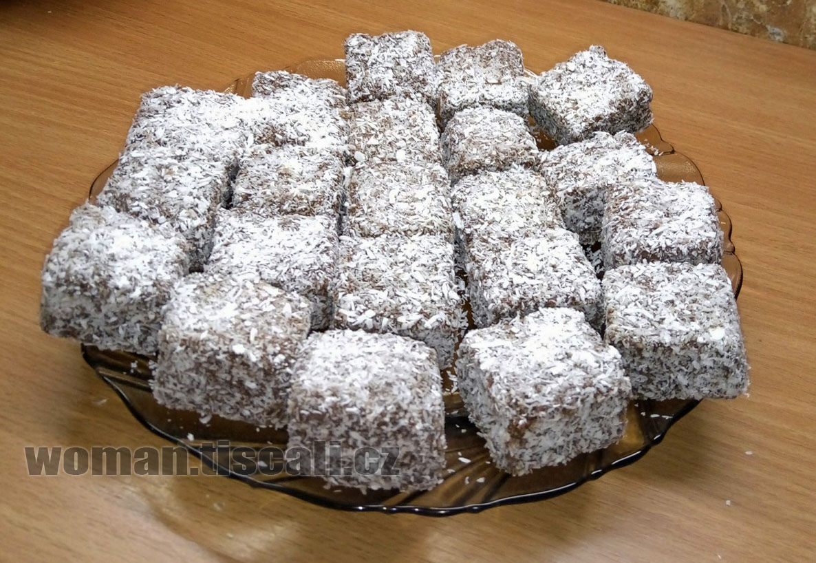 Tyto kokosové koustky si zamiluje každý: Stačí 5 minut a už je prázdný plech !