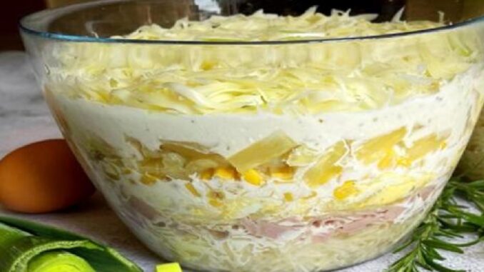 Úžasný vrstvený salát: Zkusila jsem ho jednou a od nynějška ho dělám na každou oslavu!