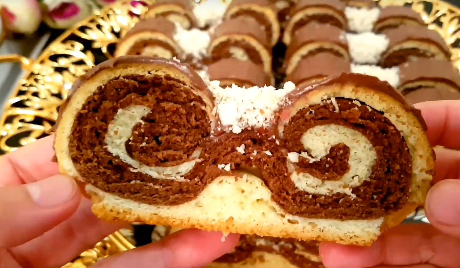 Božsky jemná čokoládová roláda „Kočičí oči“: Dezert, který trumfne i dort – každý ho miluje!