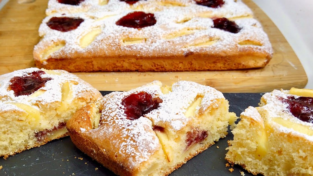 Fantastický jablečný koláč s džemem: Přivítejte podzim touto pochoutkou z jablek, která si získá malé, i velké a navodí tu správnou atmosféru !