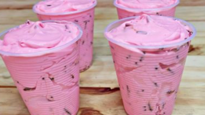 Hledáte rychlý a jednoduchý dezert. Tento patří k létu jako zmrzlina: Stačí 10 minut!