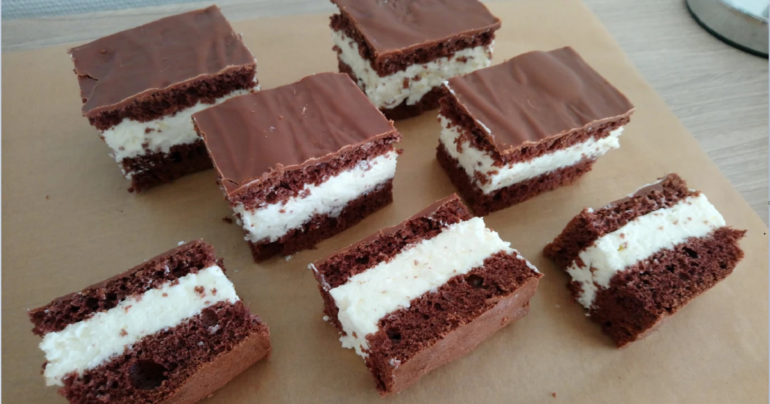 Koláček se smetanou a jogurtovým krémem: Lehoučká dobrotka pro každý den !