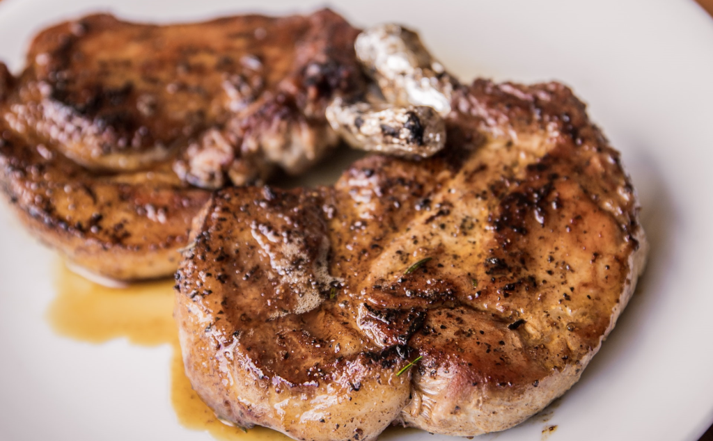 Odkdy takto peču vepřovou KRKOVIČKU, manžel ji chce na večeři každý týden: Nevysušuje se, zůstává velmi jemná !