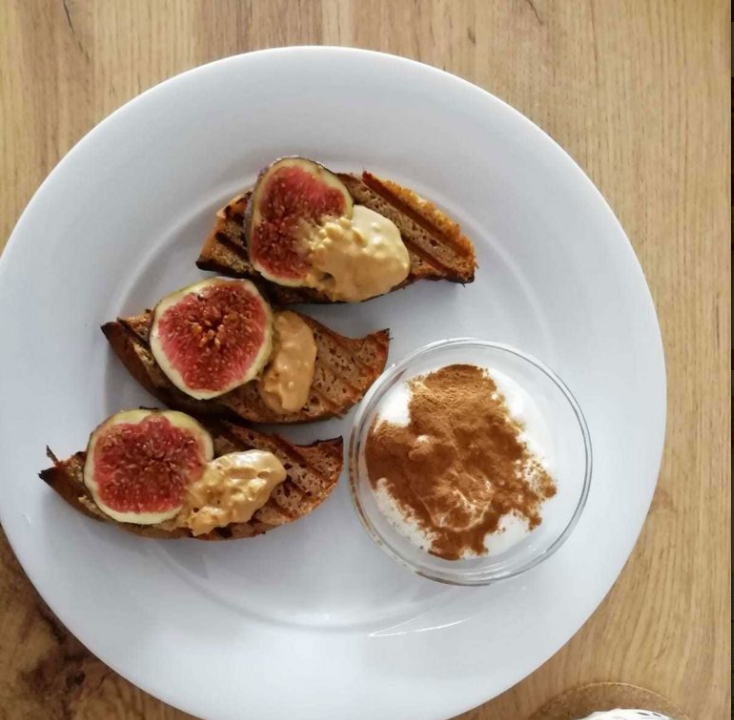 Udělala banánovou kaši, přidala do ní čokoládu a dala to do trouby. Za 15 minut servírovala takový moučník, jaký nekoupíte ani v té nejdražší cukrárně!