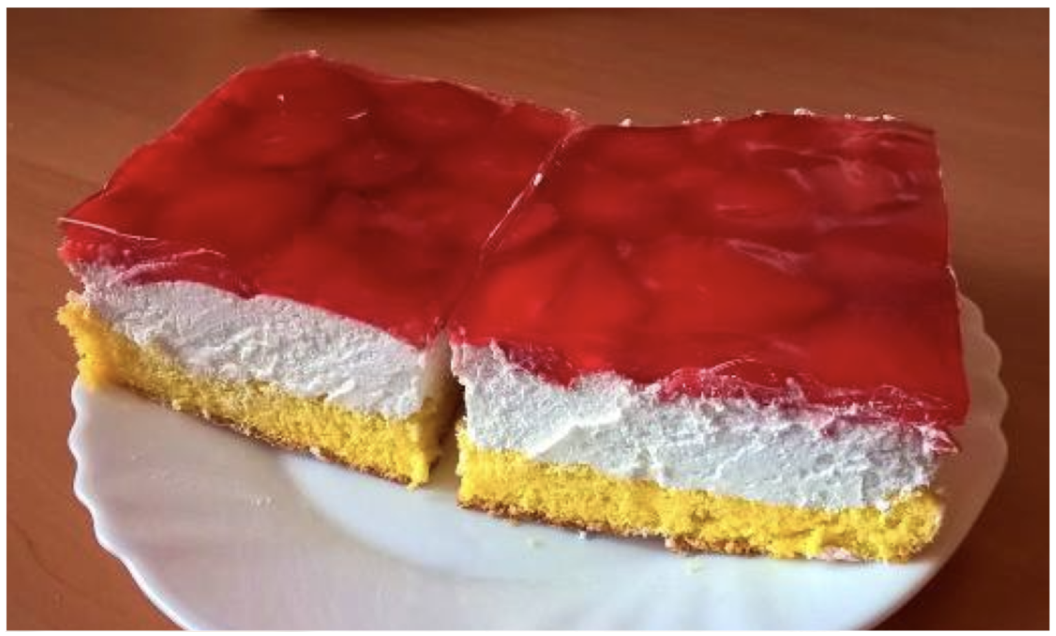 Úžasné ŽELÉ kostky s jahodami: Fantastický koláč se zakysanou smetanou a ovocem, děti ho doslova milují !