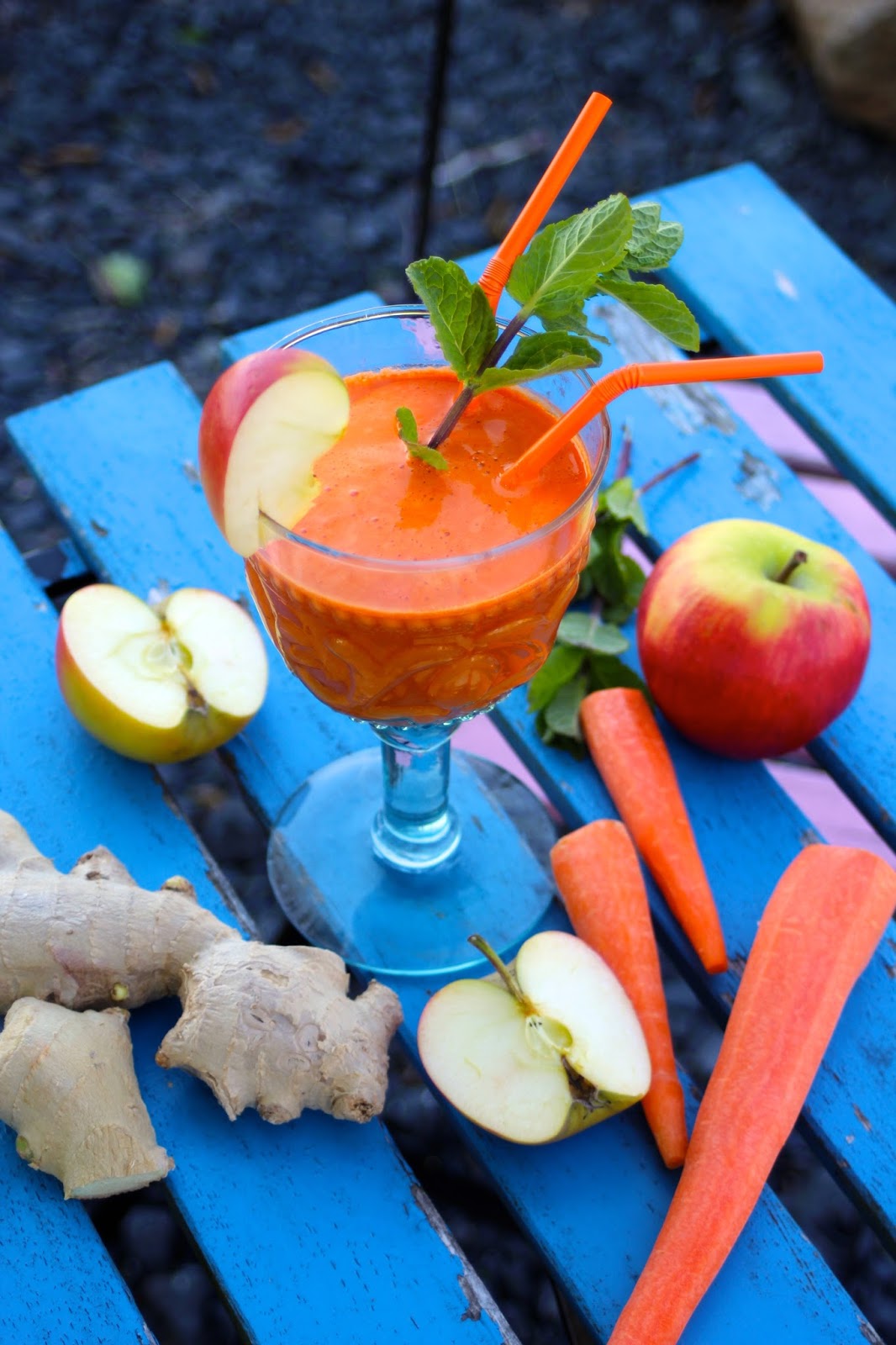 Energický ovocno-zeleninový džus (mrkev-jablko-zázvor)