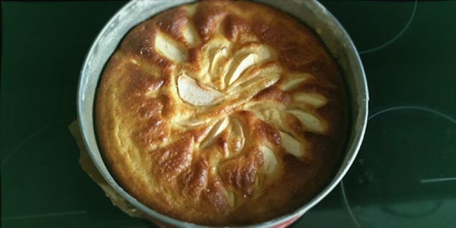 Vysokoproteinový jablečný koláč – rychlý, bez laktózy, low-carb