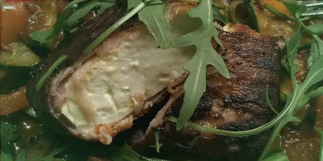 Feta v slaninovém kabátku (vhodné i pro low carb)