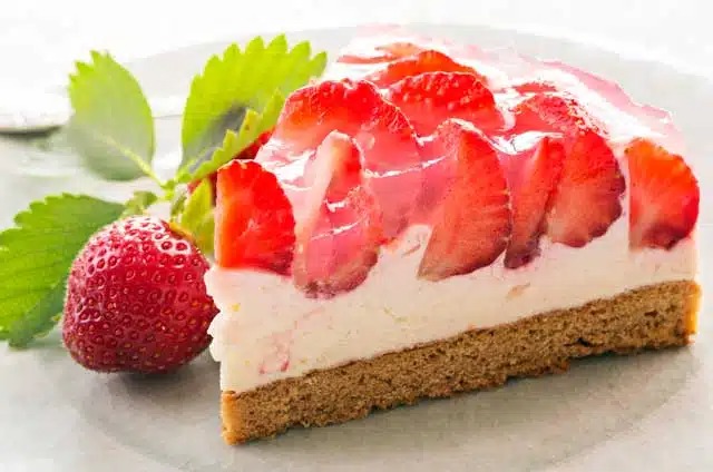 Recept na jahodový tvarohový dort, který si zamilujete