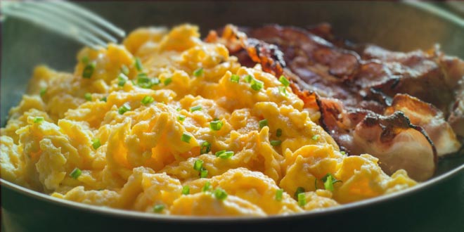 Míchaná vajíčka se slaninou