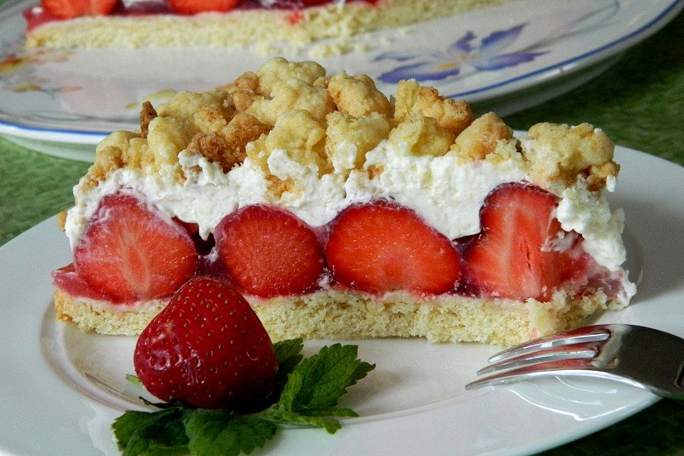 Jahodový drobenkový koláč