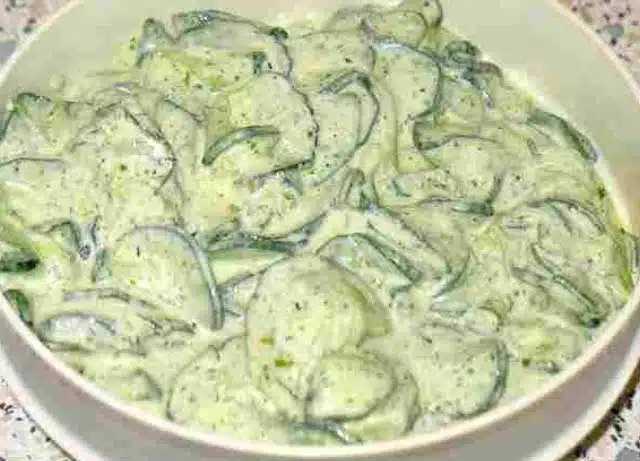 Okurkový salát s jogurtem za 3 minuty