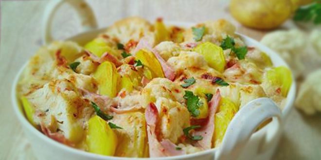 Zapečený květák s uzeným tofu a sýrem (15 % sacharidů)