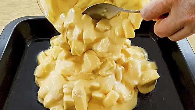 Výborný recept na jablečný pudinkový koláč