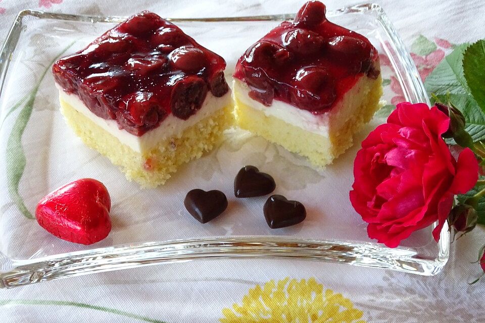 Kirsch-šlehačkový plechový koláč