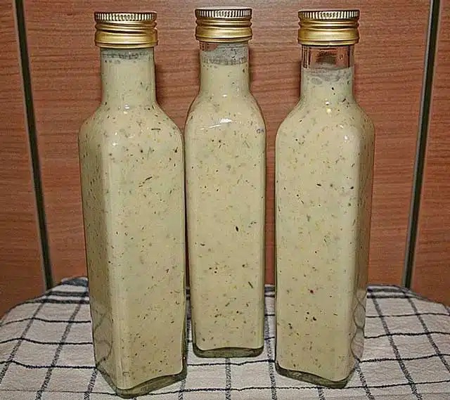 Domácí salátová zálivka na skladování – rychlá a trvanlivá!