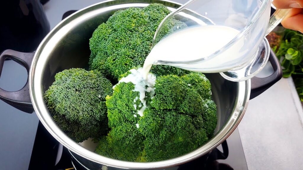 Nalévám šálek mléka na brokolici a sleduji, na co se připravuji při své dietě: Už jsem zhubnul 3 kila | Pouze 220 kcal!