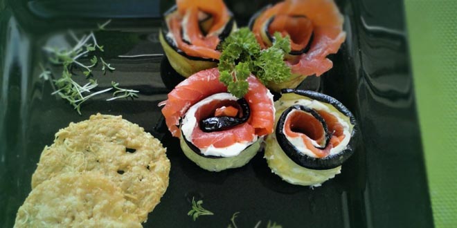 Mini cuketové závitky s uzeným lososem (skvělá předkrm nebo low carb snack)