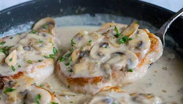 Smažený řízek v chutné smetanové omáčce – recept