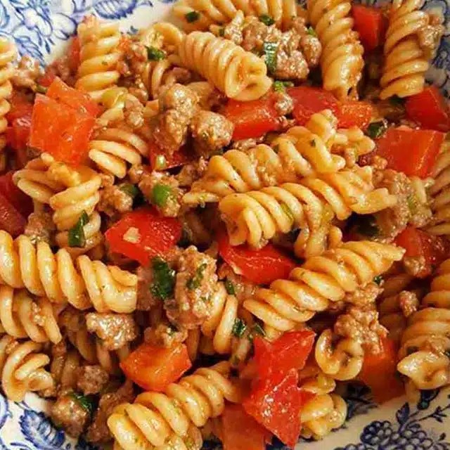 Recept na těstovinový salát s mletým masem