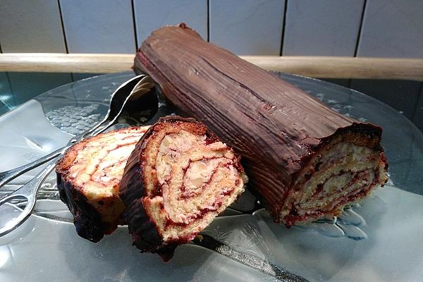 Piškotová roláda s marcipánovou náplní