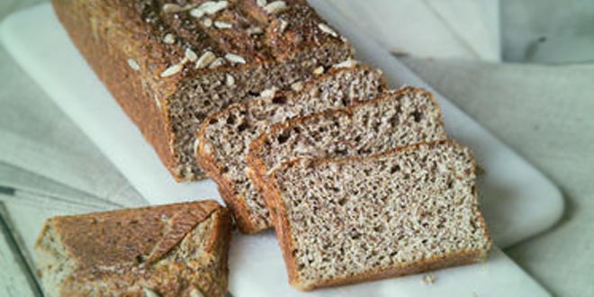 Nízkosacharidový mandlový proteinový chléb