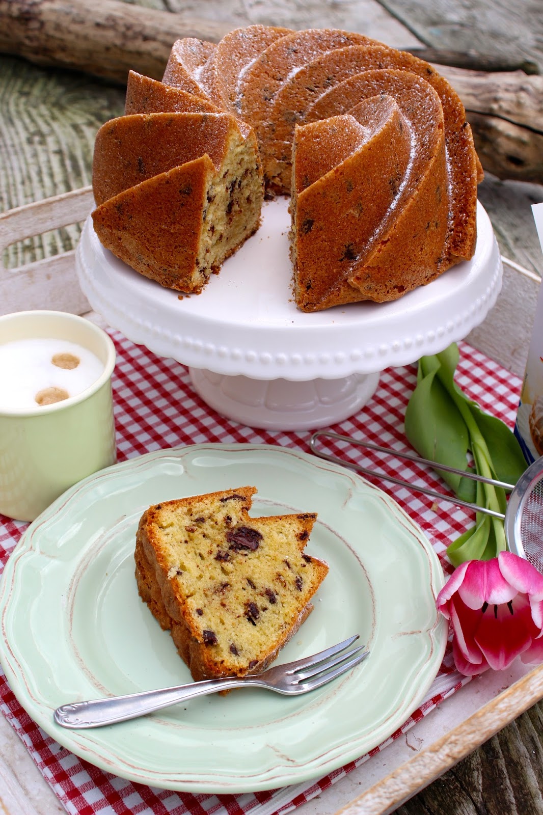 Jemný vaječný likérový čokoládový bábovka podle Sacherovy receptury