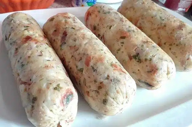 Recept na české houskové knedlíky s petrželí a oregánem (jak využít starší housky)