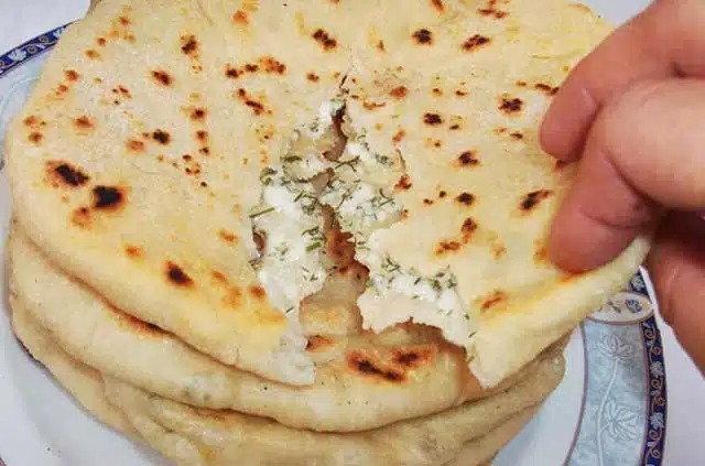Lívance z podmáslí plněné bylinkovým tvarohem – recept