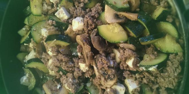 Cuketová směs s fetou – rychlá, snadná a low-carb