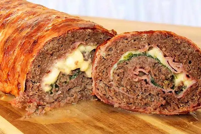 Recept na roládu z mletého masa se slaninou a sýrem