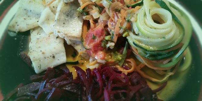 Nízkosacharidové zeleninové nudle s rybou