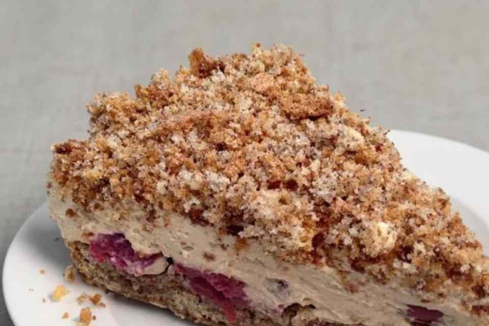 Espresso ořechový dort s třešněmi