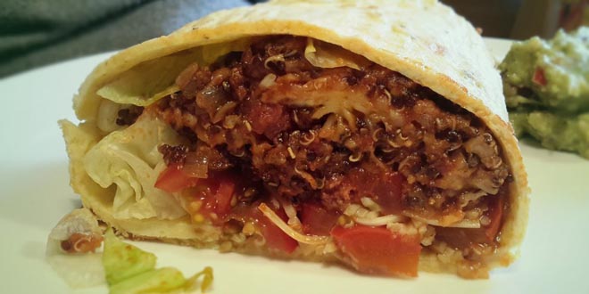 Nízkosacharidové burrito s náplní z quinoi, mletého hovězího a klobásy bez pšenice
