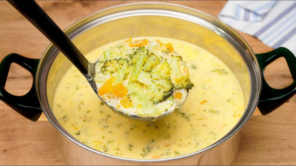 Tato 290kalorická detoxikační polévka je skvělá na častější konzumaci během týdne a pomůže vám zhubnout pár kilo!