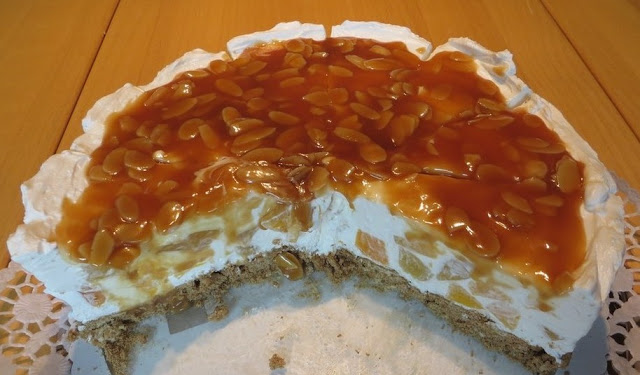 Jahodový karamelový dort