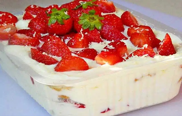 Jahodové tiramisu s bílou čokoládou – recept