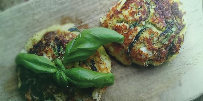 Cuketové muffiny s fetou (vegetariánské, nízkokalorické, low carb)