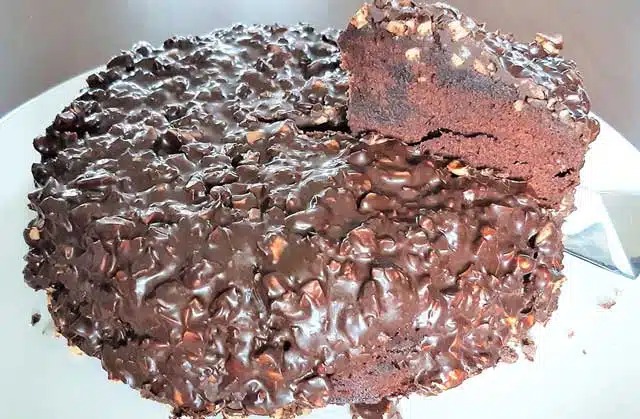 Recept na Snickers dort: upečeno za 7 minut v mikrovlnce