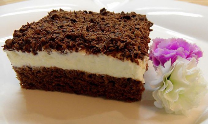 Čokoládový dort se zakysanou smetanou