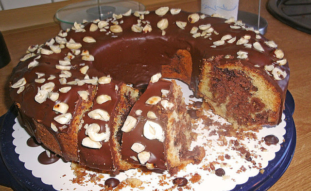 Mramorovaný ořechovo-nugátový věnec