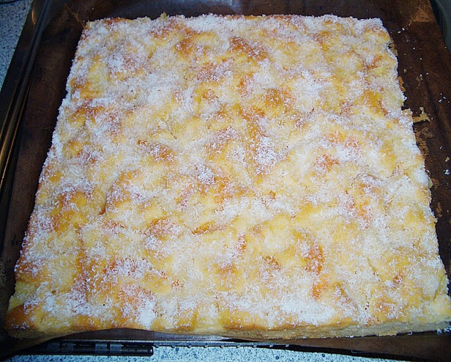 Osvěžující ananasový dort s mandarinkou