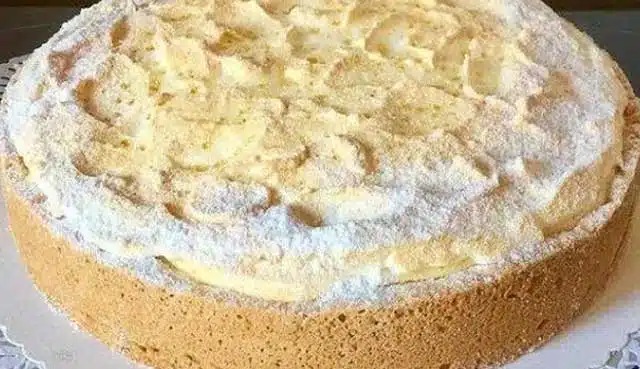 Recept na tvarohový sněhový koláč se zakysanou smetanou