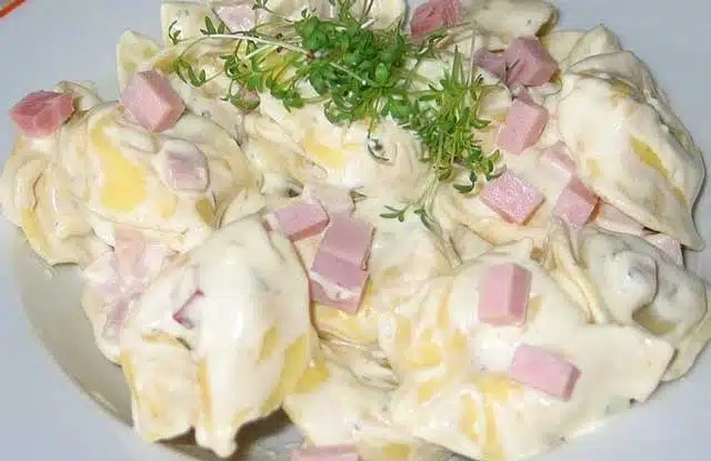 Tortellini se sýrovou smetanovou omáčkou – recept