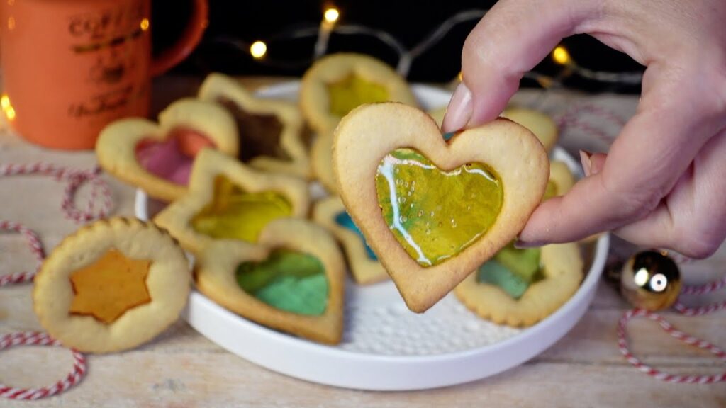 Letos jsem poprvé pekla perníčky z cukrové skloviny, které jsem nejen darovala svým vnoučatům, ale také pověsila na vánoční stromeček!