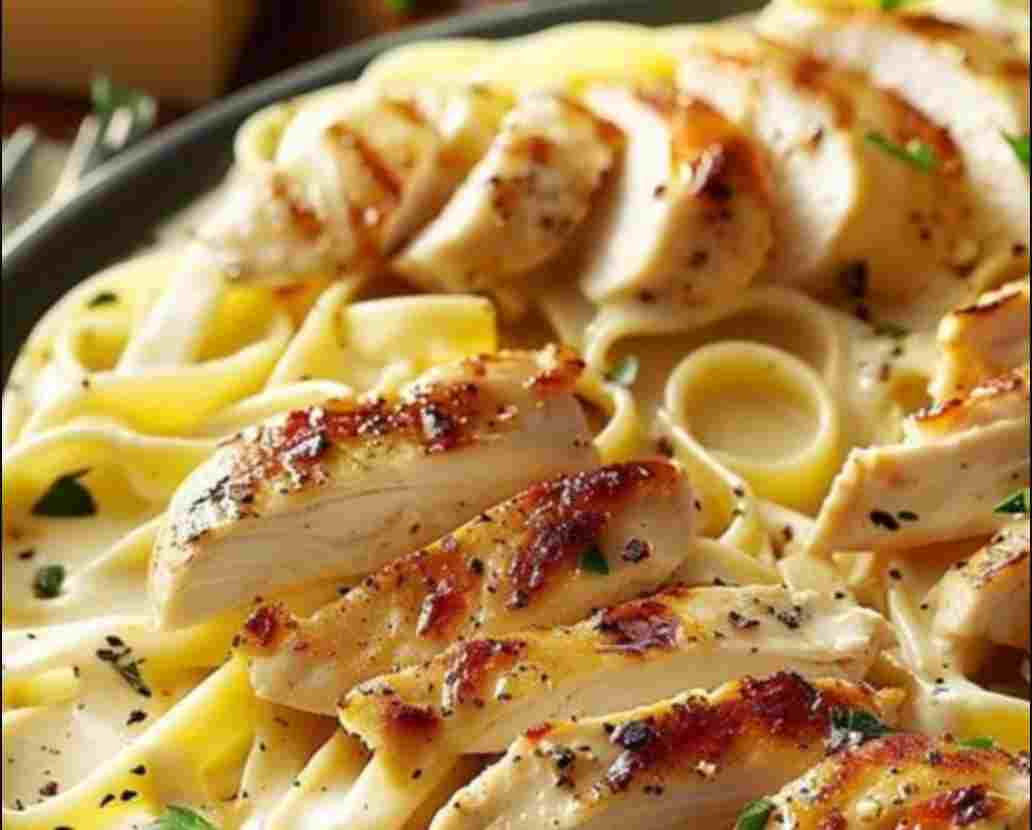 Fettuccine Alfredo s kuřecím masem