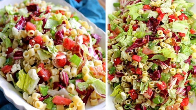 Čerstvý těstovinový salát se zeleninou a sýrem