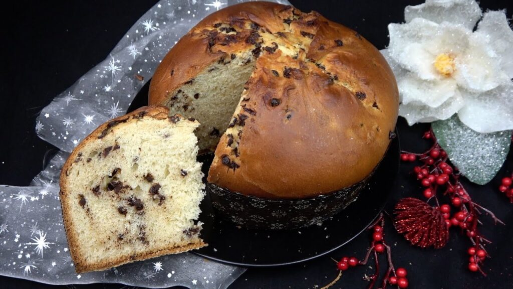 Je fais pour la première fois du Panettone à la maison, c’est la pâte astucieuse pour le rendre grand et moelleux !  
=  
Doma dělám Panettone poprvé, to je ta chytrá těsto, díky kterému je velký a měkký!